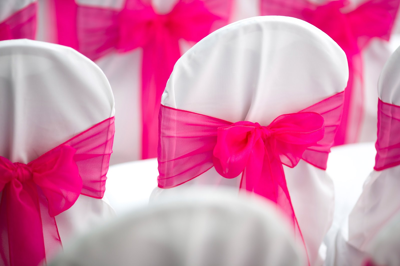 Housses De Chaises Mariage Elements Indispensables Pour La Deco De Salle De Mariage